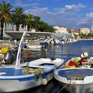 Aspalathos Centar - City Center, A Few Minutes' Walking Distance To The Unesco Palace, Parking Lot In Front Of The Split